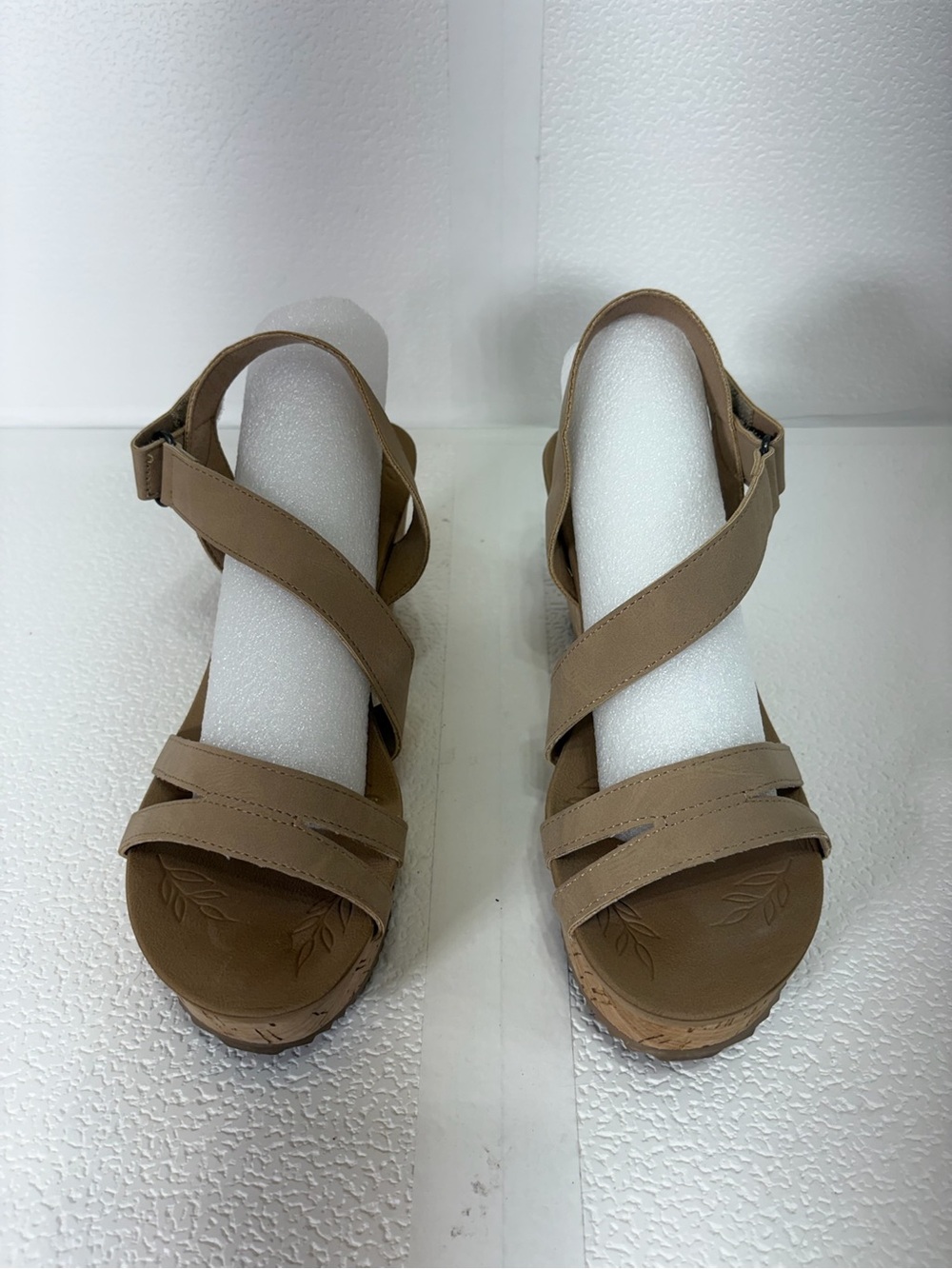 Laundry By Shelli Segal Beige Crisscross Wedge Sandals s229